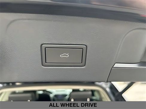 Used 2022 Volkswagen Atlas SEL Premium image 16