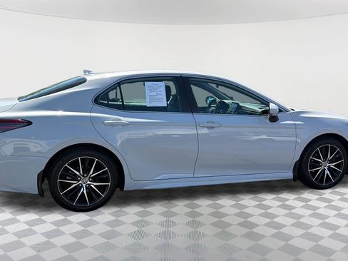 Used 2023 Toyota Camry SE FWD image 4