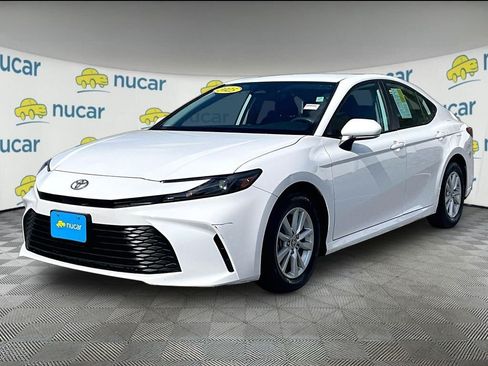 Used 2025 Toyota Camry LE FWD image 3