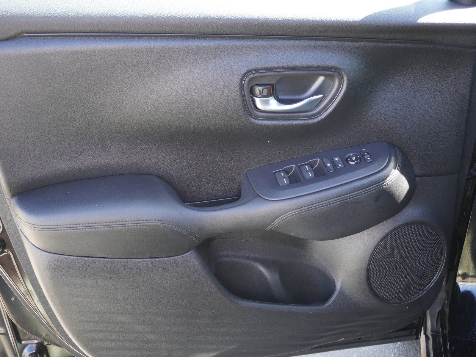 Used 2025 Honda HR-V LX image 17