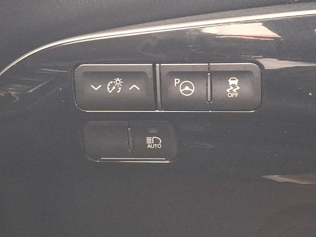 Used 2022 Toyota Prius LE FWD image 24