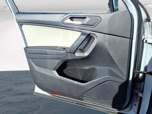 Used 2019 Volkswagen Tiguan SE w/ Panoramic Sunroof Package image 26