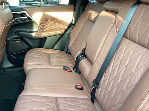 Used 2025 Mitsubishi Outlander SEL image 13