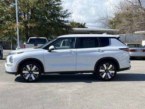 New 2026 Mitsubishi Outlander SE FWD image 2