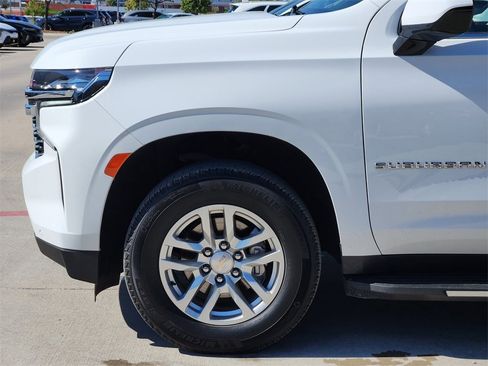 Used 2024 Chevrolet Suburban LT image 8