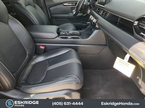 Used 2025 Honda Pilot Touring image 15