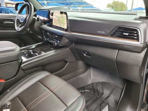 Used 2025 Chevrolet Tahoe High Country image 9