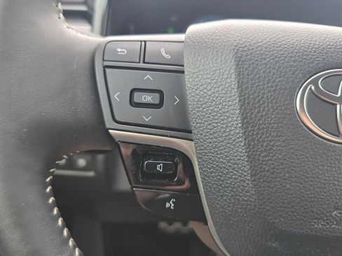 Used 2025 Toyota Camry SE FWD image 31