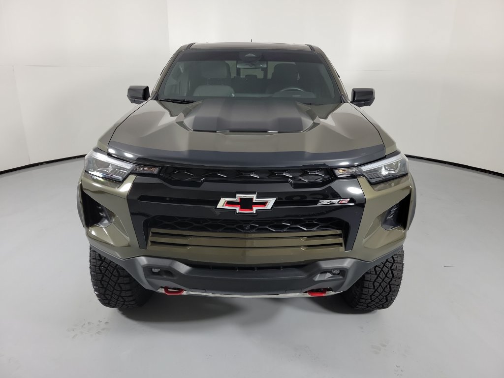 Used 2025 Chevrolet Colorado ZR2 w/ Technology Package AWD/4WD image 2