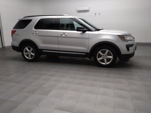 Used 2018 Ford Explorer XLT FWD image 11
