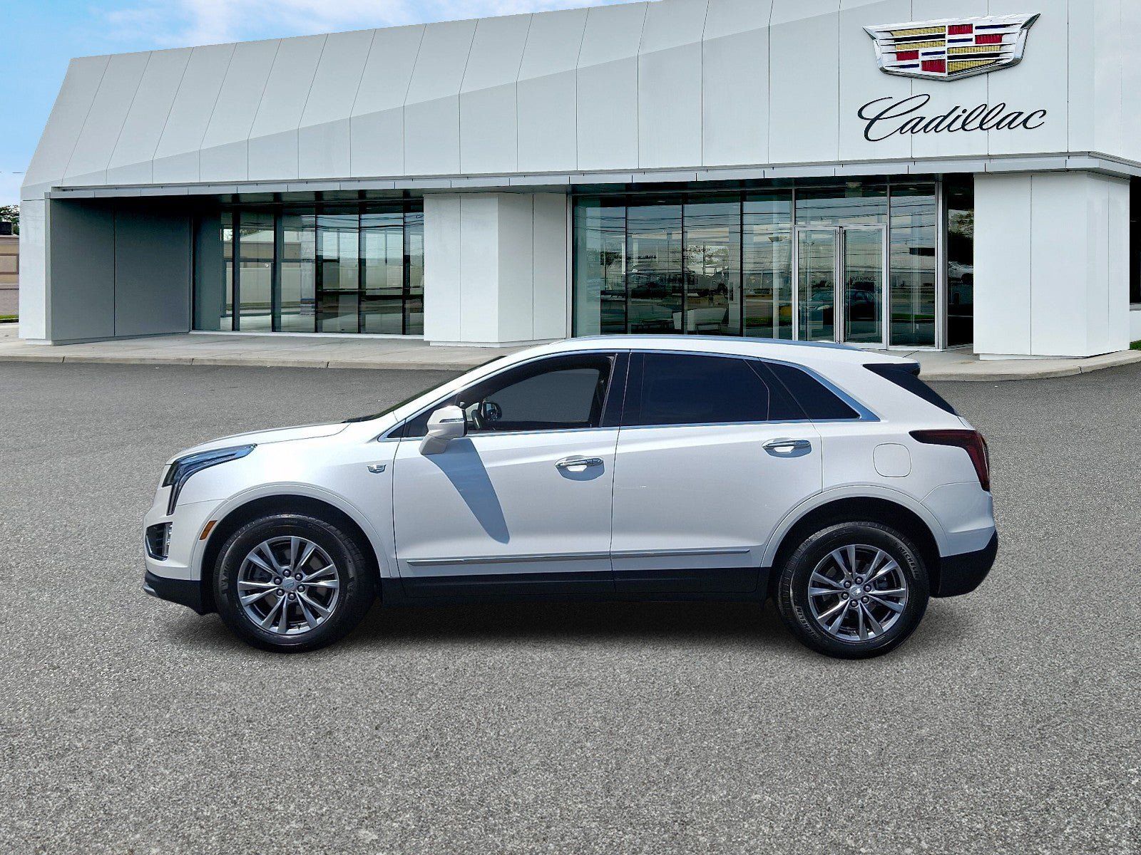 Certified 2022 Cadillac XT5 Premium Luxury AWD/4WD image 2