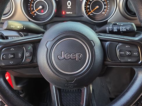 Used 2018 Jeep Wrangler Unlimited Sport AWD/4WD image 17