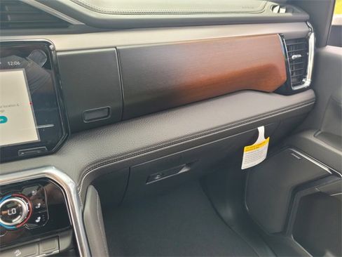 New 2025 GMC Sierra 2500 Denali w/ Denali Reserve Package image 27