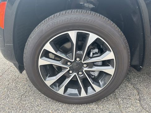 Used 2023 Jeep Grand Cherokee Overland w/ Luxury Tech Group IV image 30