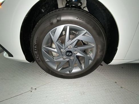 Used 2024 Hyundai Elantra SEL FWD image 10