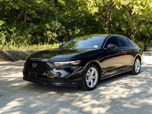 Used 2025 Honda Accord LX image 5