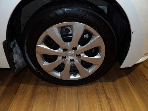 Used 2022 Toyota Corolla LE image 4