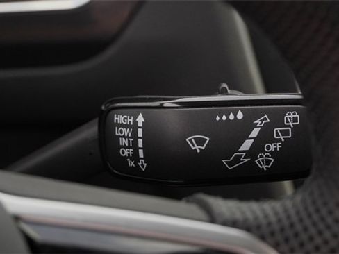 Used 2022 Volkswagen Tiguan SEL R-Line image 32