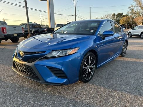 Used 2018 Toyota Camry SE image 4