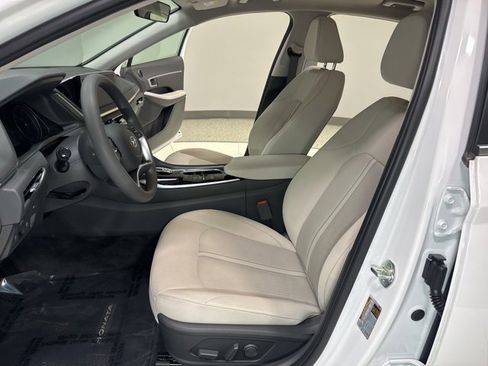 Used 2023 Hyundai Sonata SEL w/ Preferred Accessory Package image 12