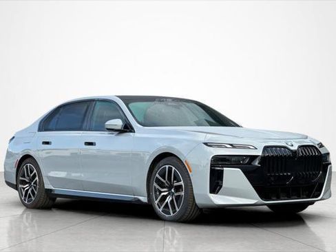 Used 2023 BMW 740i w/ Parking Assistance Package RWD image 7