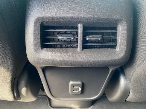 Used 2024 Chevrolet Equinox LT FWD image 24