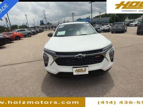 Certified 2025 Chevrolet Trax RS w/ Driver Confidence Package FWD image 3