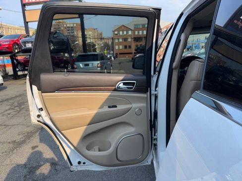 Used 2016 Jeep Grand Cherokee Overland image 14