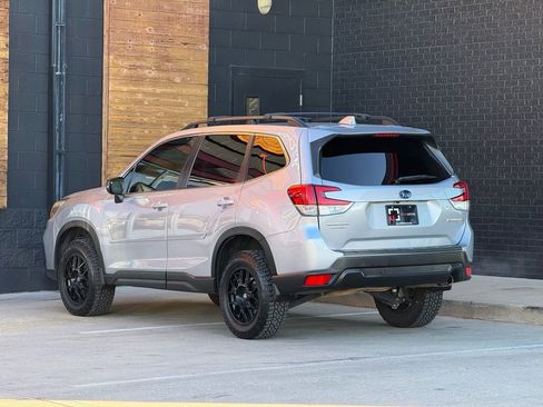 Used 2021 Subaru Forester Limited image 3