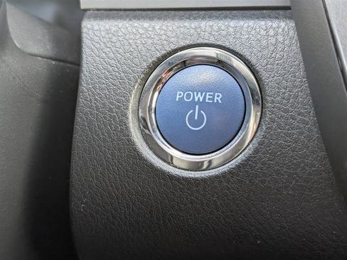 Certified 2022 Toyota Camry SE image 18