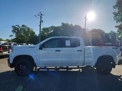 Used 2020 Chevrolet Silverado 1500 Custom Trail Boss w/ Custom Convenience Package AWD/4WD image 2