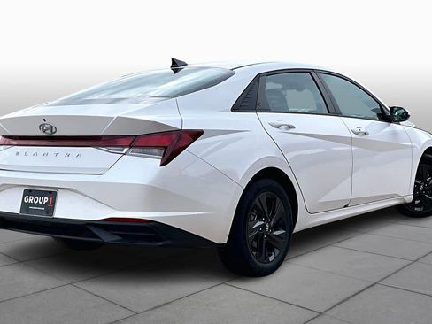 Used 2023 Hyundai Elantra SEL image 12