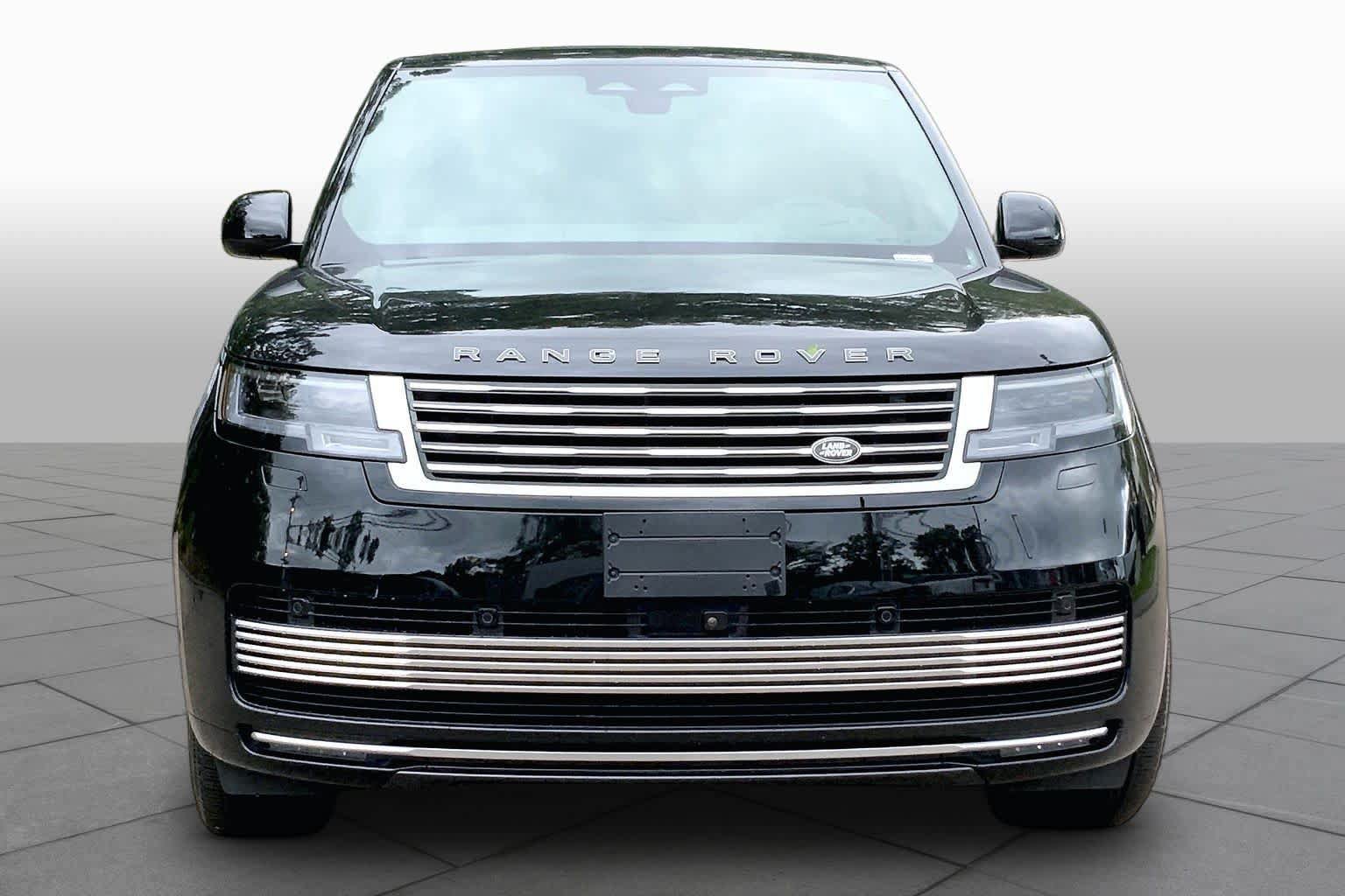 Used 2025 Land Rover Range Rover SV AWD/4WD image 4
