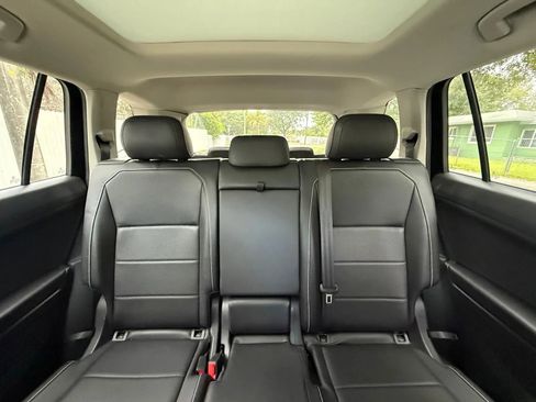 Used 2021 Volkswagen Tiguan SE w/ Panoramic Sunroof Package FWD image 16