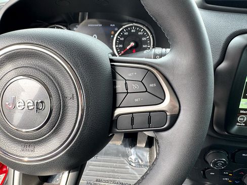 Used 2022 Jeep Renegade Latitude image 28