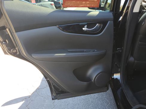 Certified 2022 Nissan Rogue Sport SV image 11