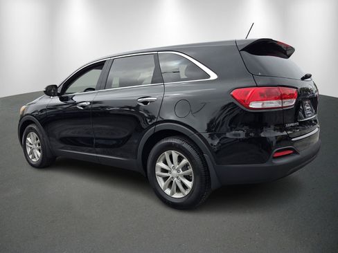 Used 2017 Kia Sorento L image 5