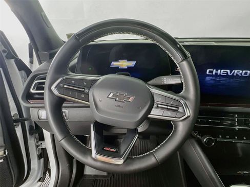 Used 2025 Chevrolet Traverse Z71 w/ Enhanced Driving Package AWD/4WD image 12