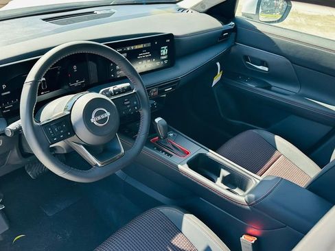 New 2026 Nissan Kicks SR w/ Illumination Package FWD image 13