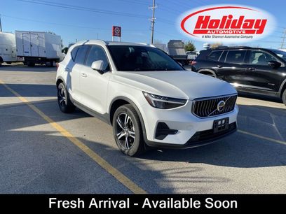 Used 2025 Volvo XC40 B5 Core