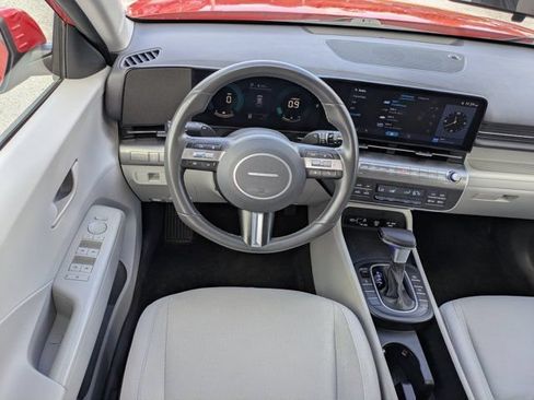 Used 2024 Hyundai Kona SEL AWD/4WD image 16
