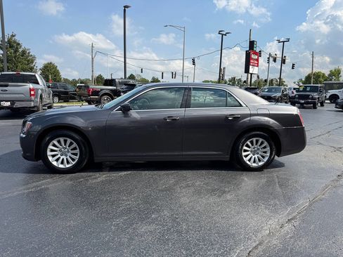 Used 2014 Chrysler 300 w/ Driver Convenience Group image 4