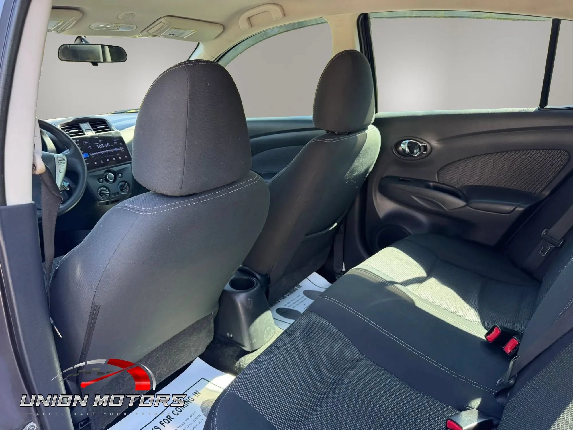 Used 2015 Nissan Versa SV FWD image 20
