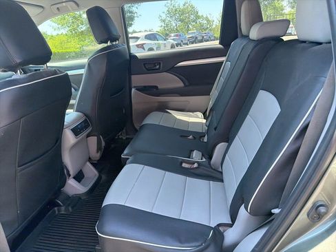 Used 2019 Toyota Highlander LE FWD image 10