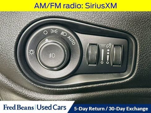 Used 2017 Jeep Renegade Latitude w/ Popular Equipment Group AWD/4WD image 13