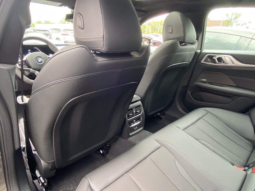 New 2026 BMW 430i xDrive w/ M Sport Package AWD/4WD image 32
