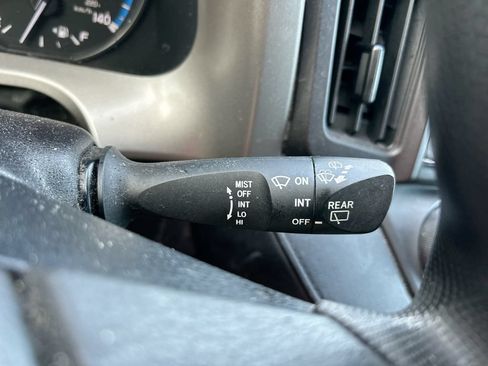 Used 2018 Toyota RAV4 LE FWD image 18