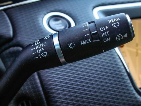 Used 2023 Land Rover Range Rover Evoque R-Dynamic S AWD/4WD image 29