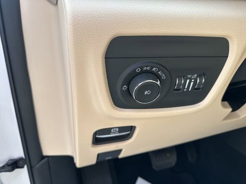 Used 2024 Jeep Grand Cherokee Limited RWD image 12