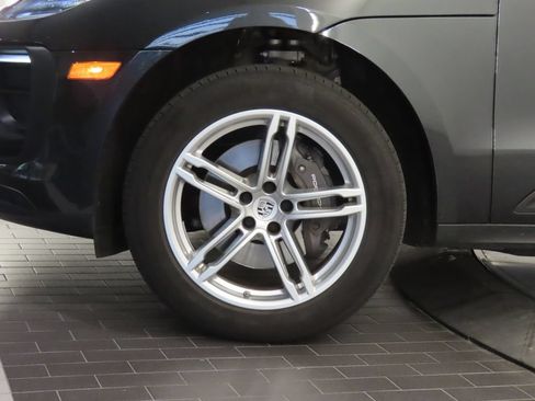 Certified 2024 Porsche Macan AWD/4WD image 11